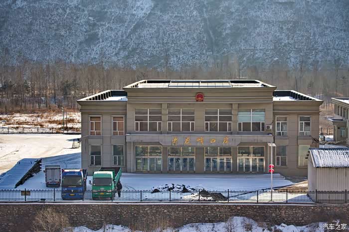 老虎哨口岸,冷冷清清.