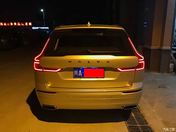 尾造型酷,不过德系都开始玩三维led尾,沃尔沃还在卤素尾的阶段