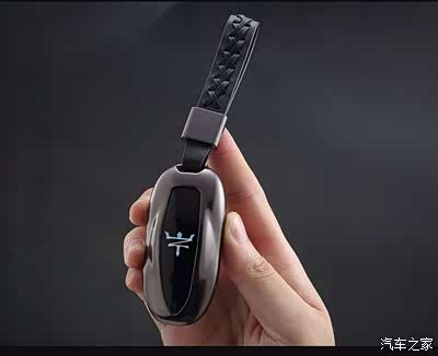 充满高科技的车钥匙