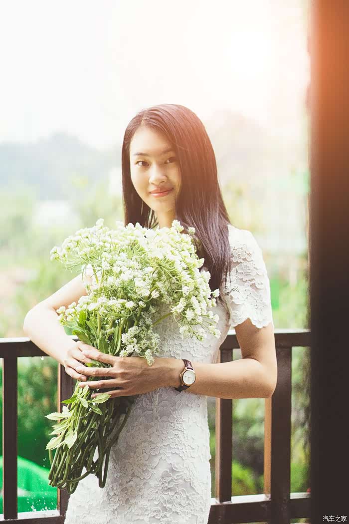 媳妇当车模,今天不秀车只为晒我那清新可人的媳妇儿