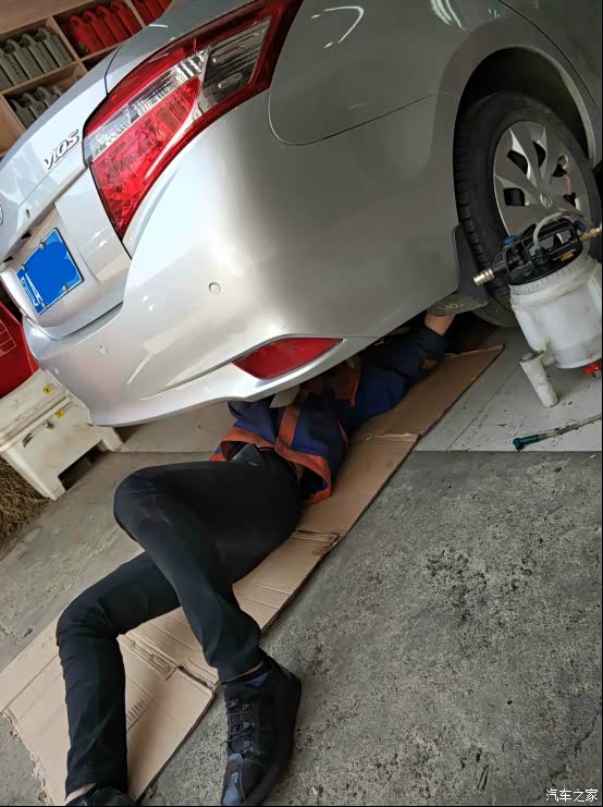 给小威更换刹车油