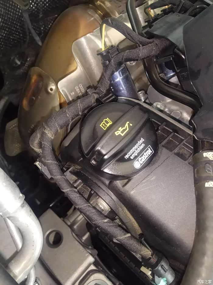 关于奥迪a3 40tfsi 机油加注口盖子油气渗漏的问题