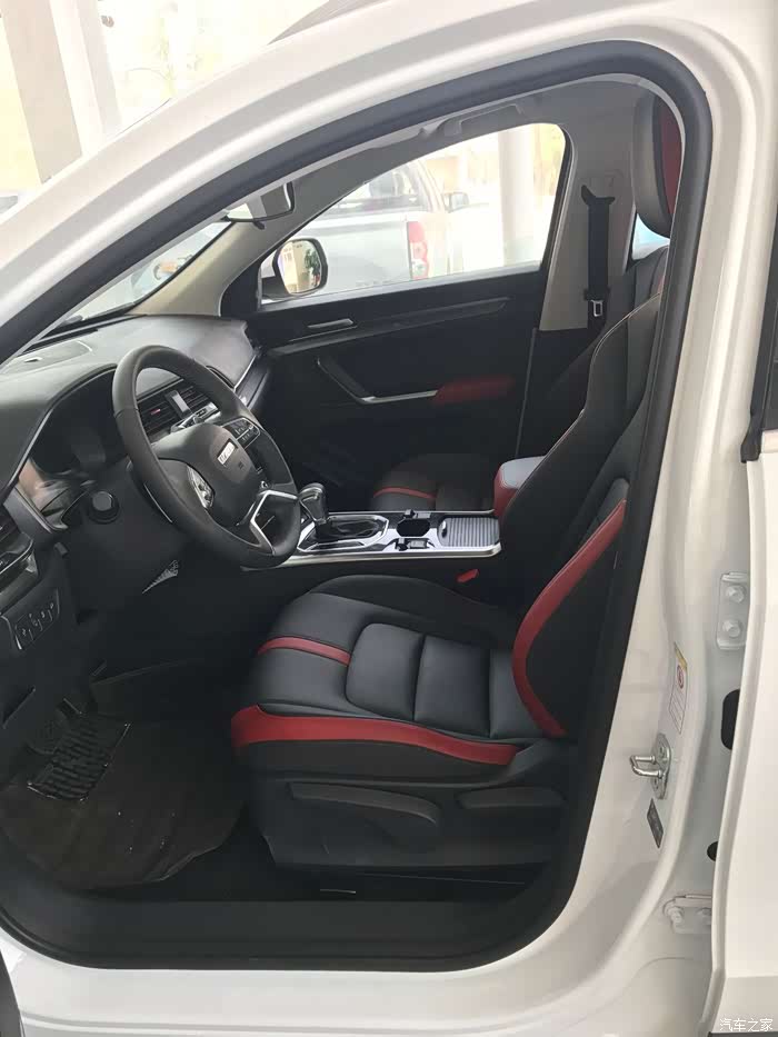 h4的内饰,座椅看着挺运动的哦