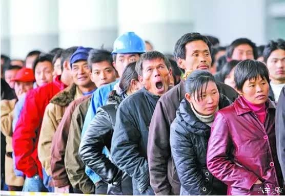 春运的摩托车大军严重违反交通法,为何却没有