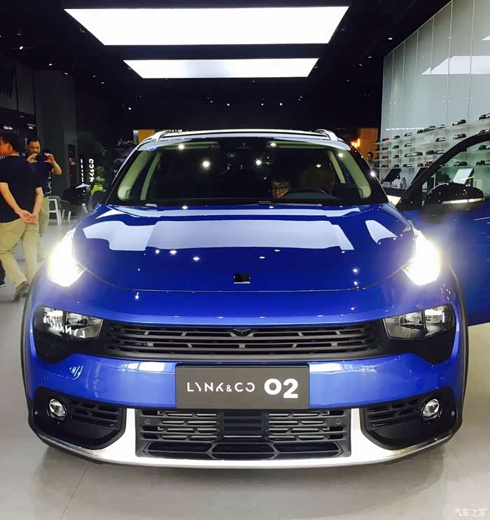 领克02实车到店分享一波初夏的那一抹蓝