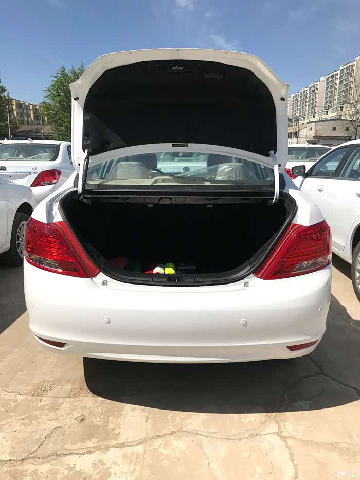 春风十里不如拥有你 陪朋友提车——比亚迪e5 450