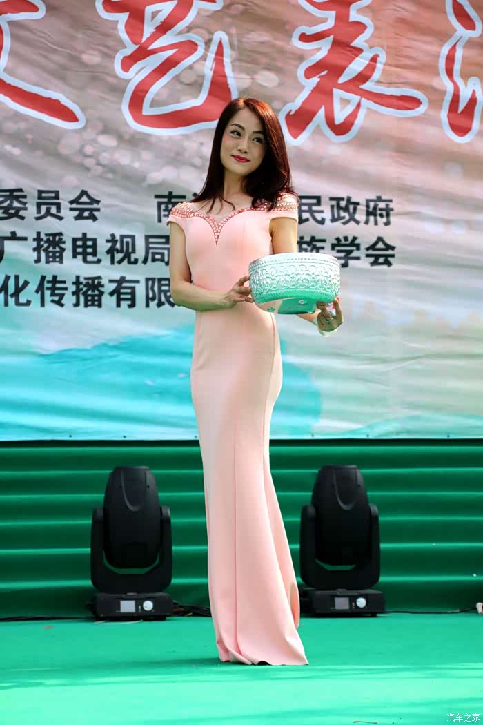 元阳南沙2018年傣族激情泼水新年节