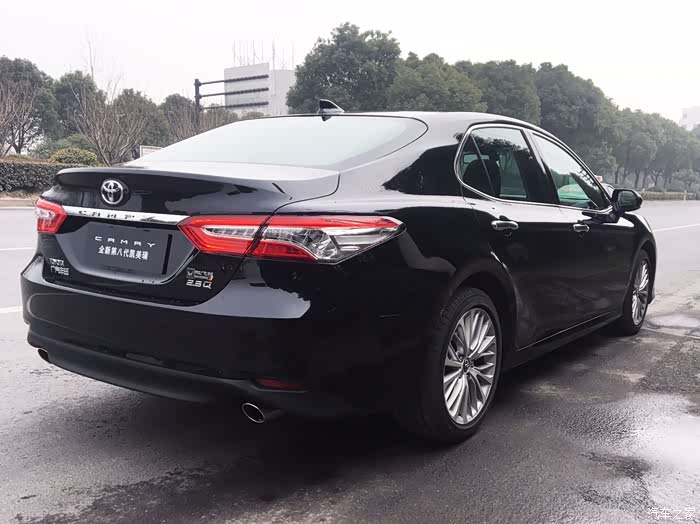 第八代凯美瑞给大黑来个特写