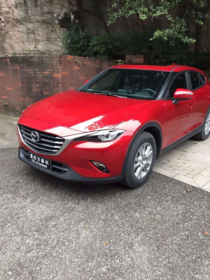 和老婆商量之后还是选了红色的cx4