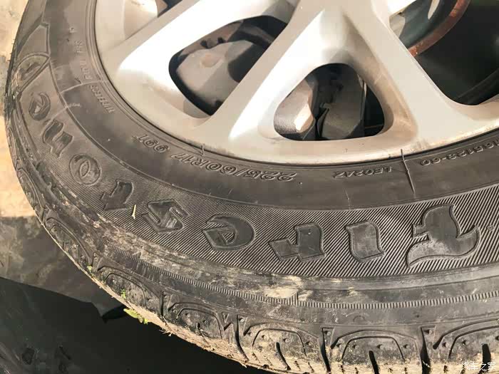 凡士通火石轮胎,虽然有点硬但是开着很安心.