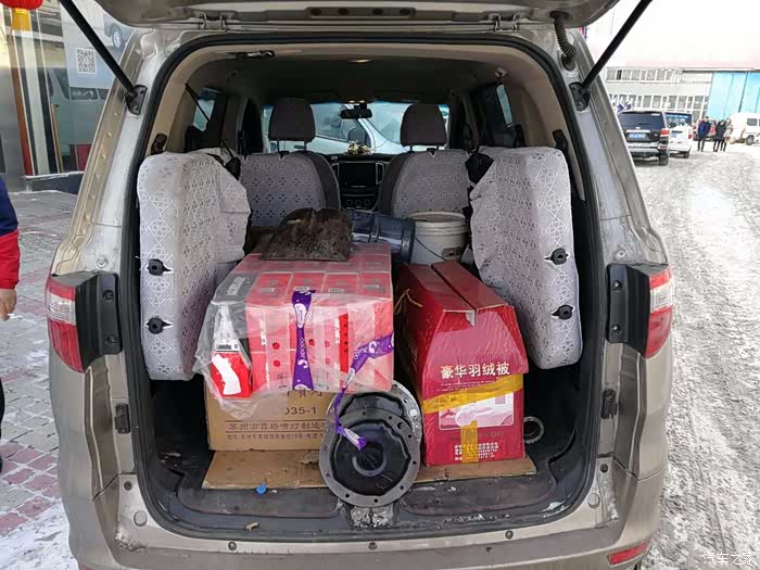 宽敞的后备箱