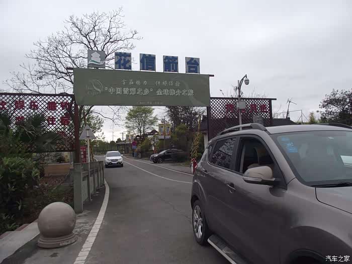 四川cs35车友会德阳露姐开小3逛什邡箭台村