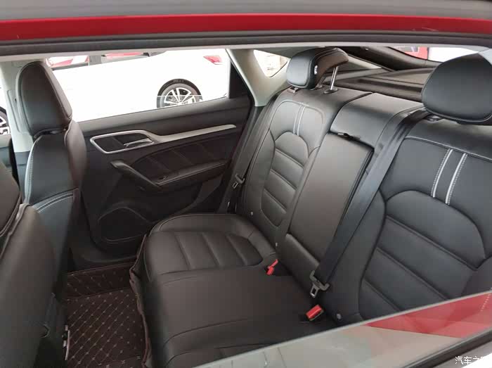名爵6后排座椅
