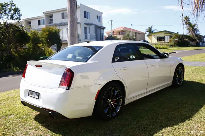 【图】排量才是王道:不多见的澳洲300 srt提车作业_克莱斯勒300c论坛