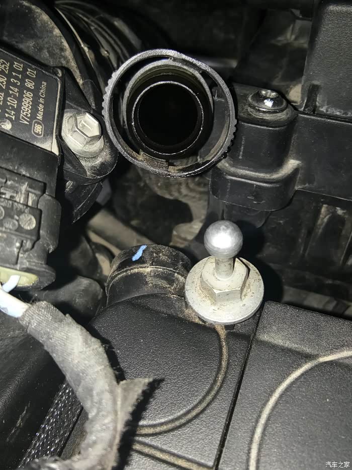 请问标致300816t那个管是废气阀管