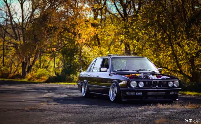 嘿!这台宝马e28老爷子可太"不正经"了