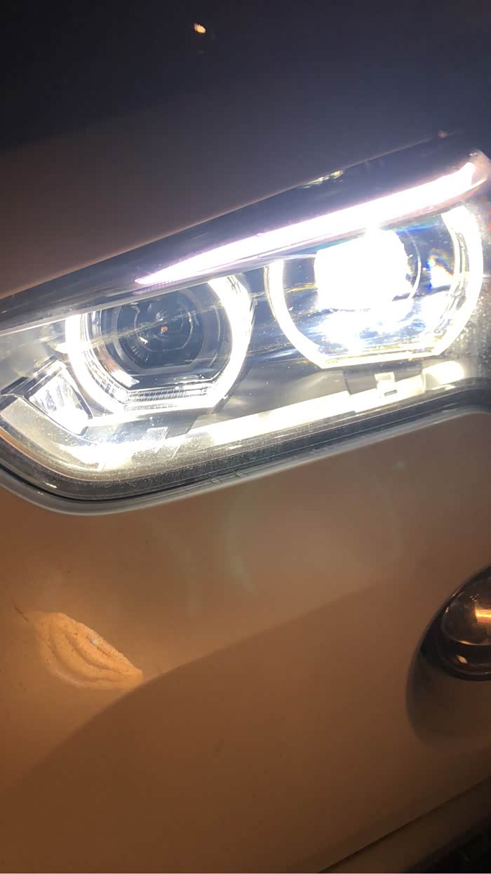 宝马x1 2.0t 尊享 大灯是瞎子吗?