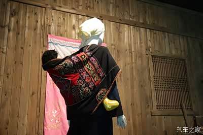 民族博物馆馆藏背带展该展览分别介绍壮族苗族瑶族侗族水族仫佬族背带