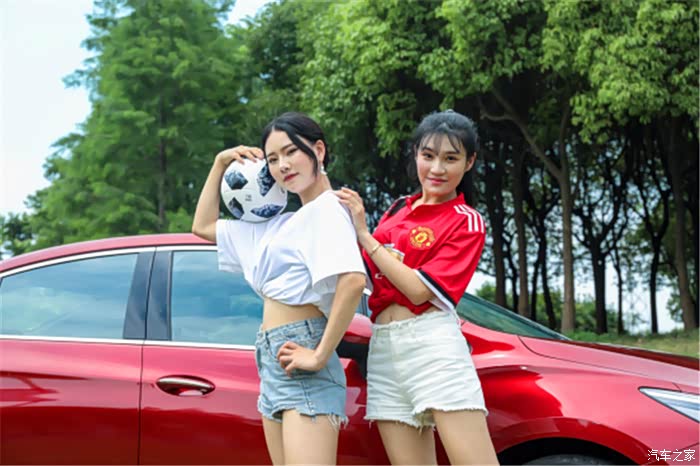 曼联球迷奉献足球宝贝大片助阵世界杯