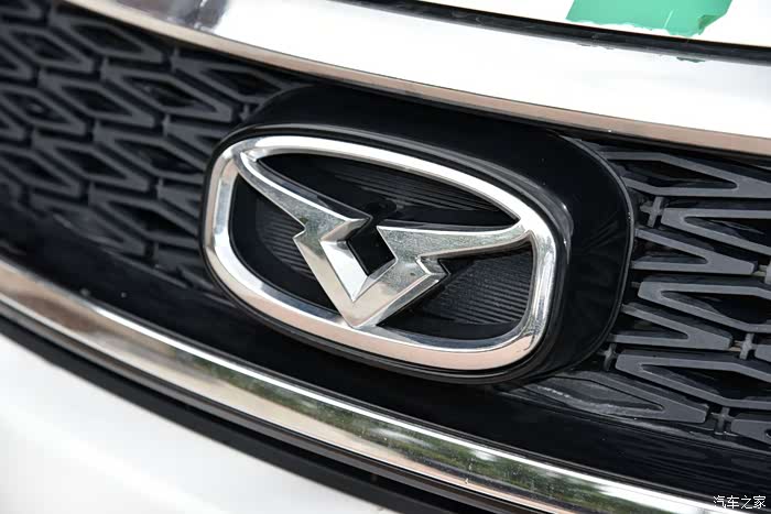 车头的车标改成凯翼车标,感觉车标设计的很形象