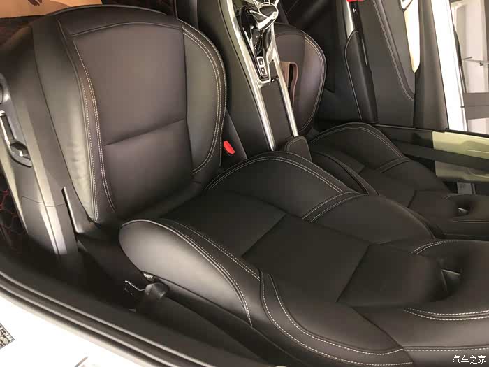 我与领克01真皮座椅的亲密接触