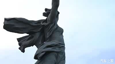 在马马耶夫岗制点也整个伏尔加格勒最点耸立这尊象征祖国——母亲妇女