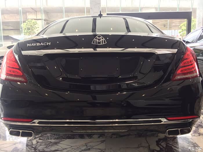 后面改迈巴赫标志 排气只换4出尾嘴 后唇位置加镀铬亮条