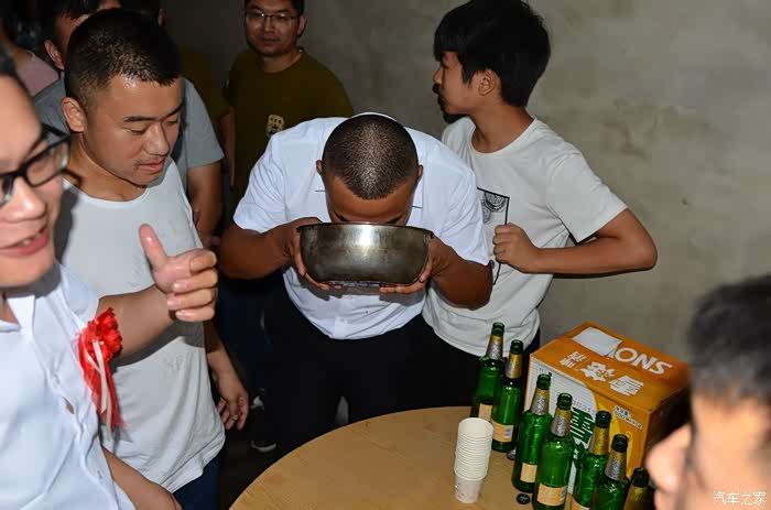 川军团远景suv婚礼车队--行千里幸福路见证兄弟的爱情-幸福满满!