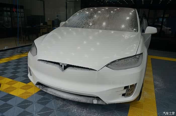 modelx白色哑光车衣加持美观与实用性的双重冲击