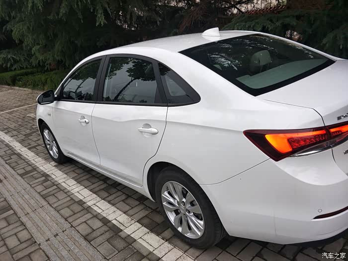 实用够用并且有新意 试驾1.0t英朗