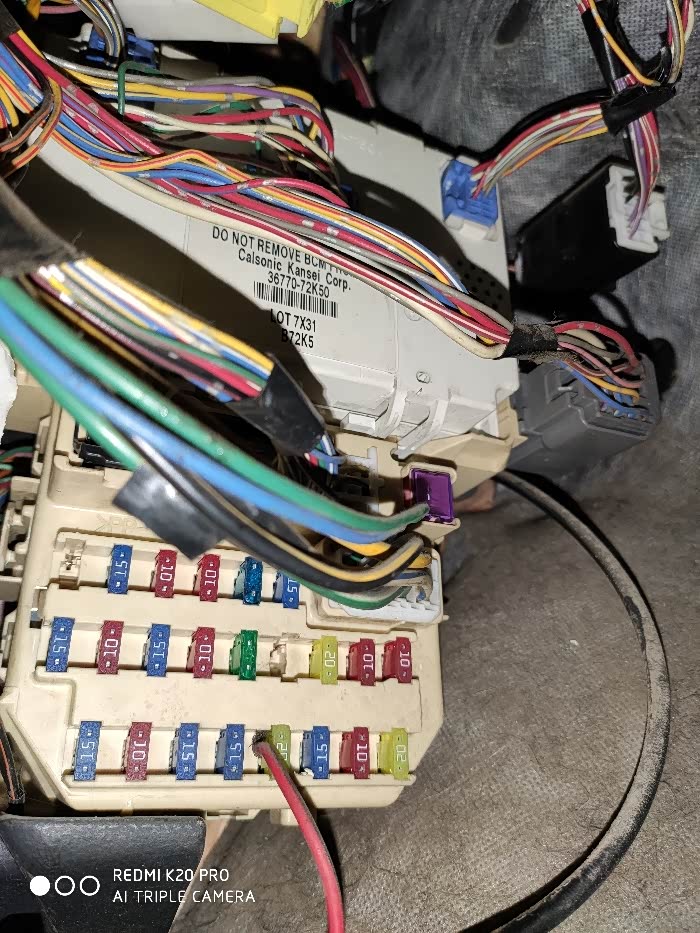 【图】请问这红线接的什么保险丝?_雨燕/速翼特论坛_汽车之家论坛