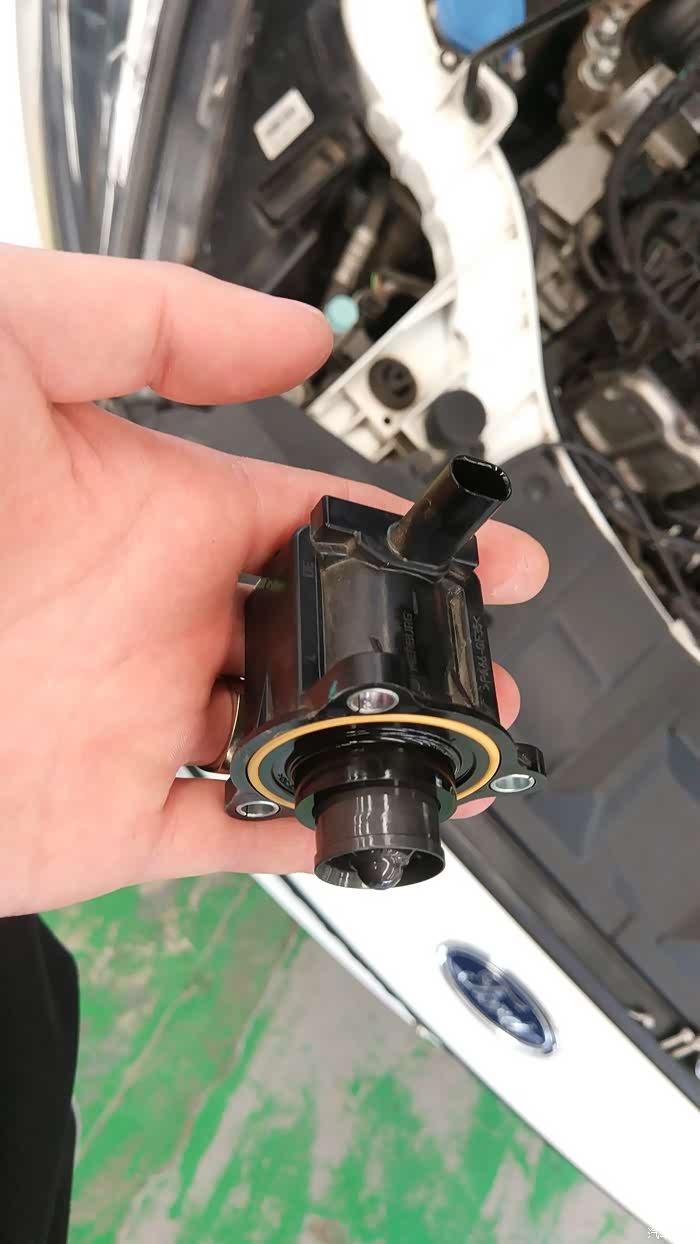 机油的缺陷         仅仅一个月之后,是你没看错,泄压阀线束