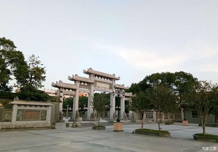 世铿院分前后两部分.