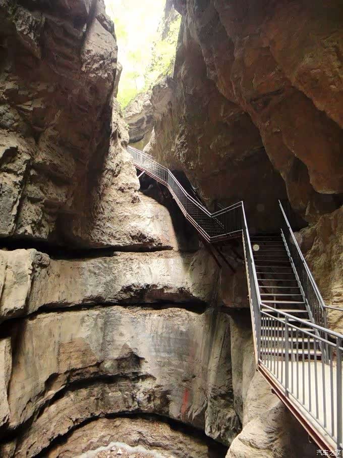 黑沟之称的大峡谷