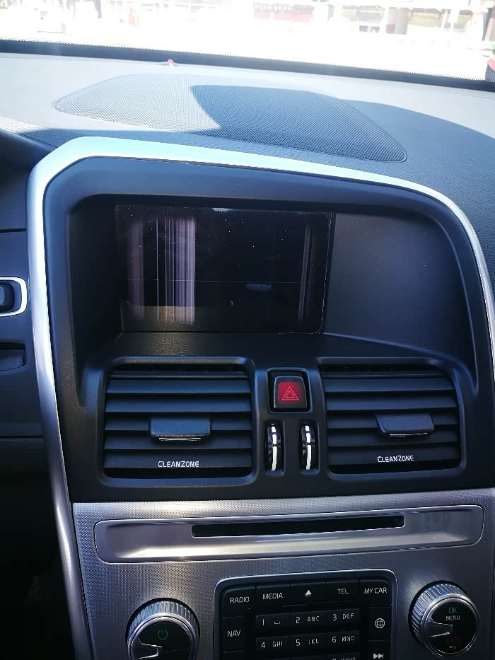 沃尔沃xc6017款显示屏黑屏能听音乐能修好了吗