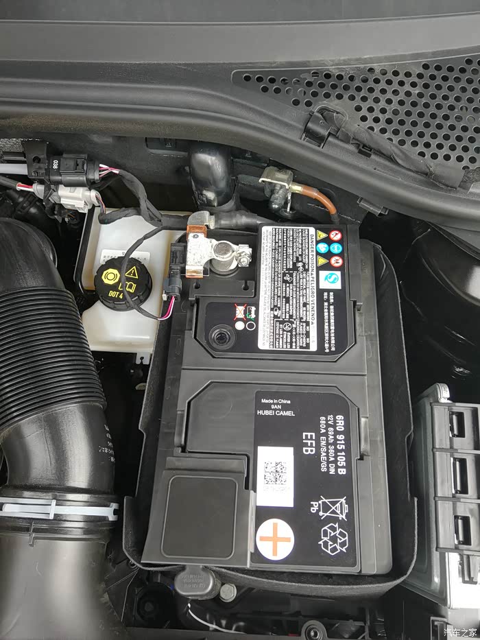 你发个蓄电瓶的图片看一看谢谢!是不是像我这样?丑哭了!