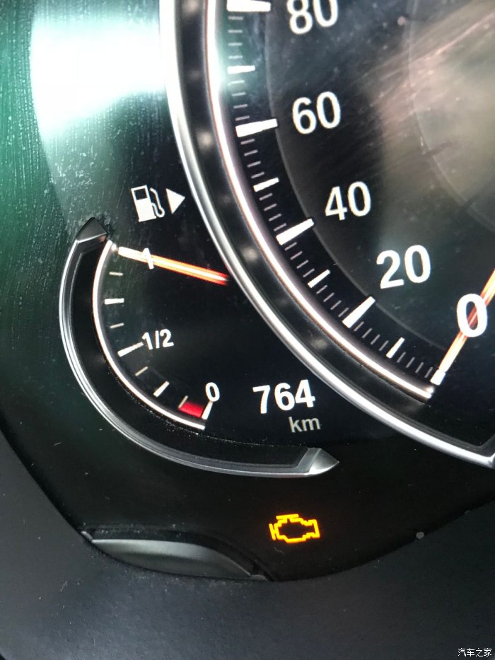 新款525i发动机故障灯报警,行车电脑显示车辆状态正常