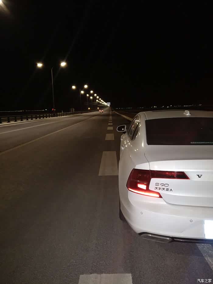 沃尔沃s90的车尾丑是真的吗