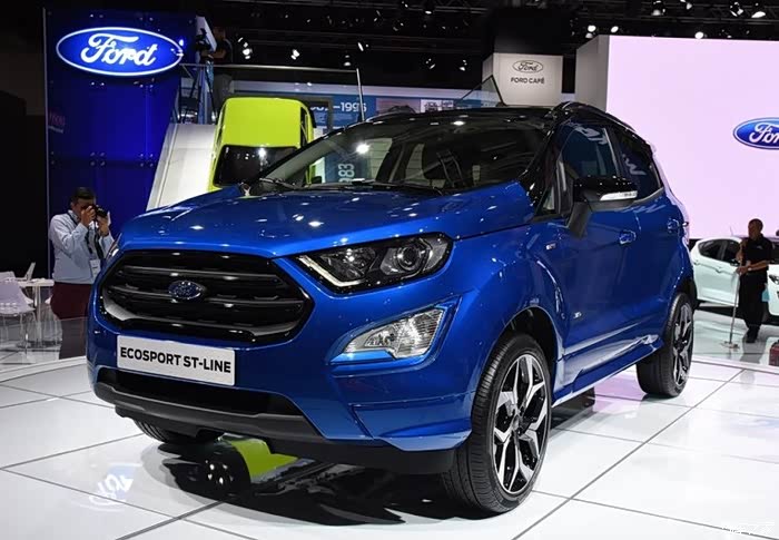 福特翼搏小型城市suv造型时尚