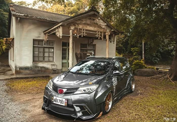 全球唯一丰田rav4定制宽体改装终结版炸场式袭来