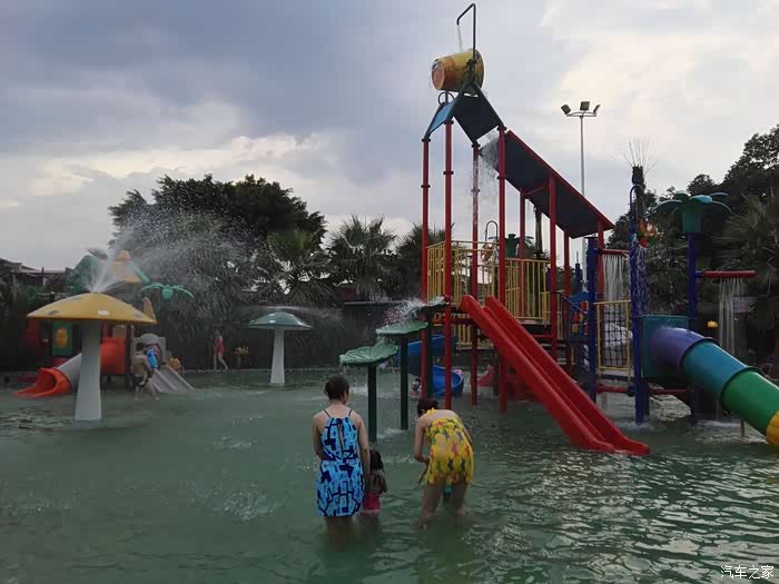 人车生活清凉一夏车友避暑好地方贞山水上乐园嗨翻天