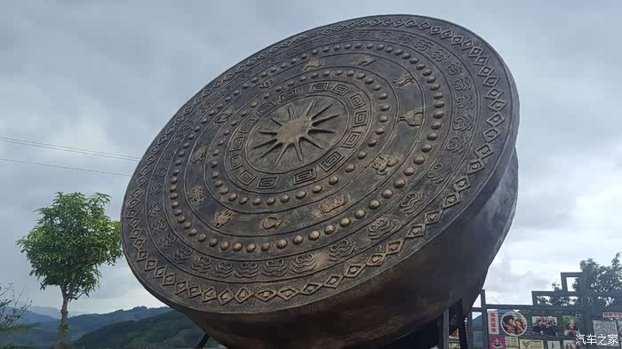 这个就瑶族人民精神象征--铜鼓,在古时鼓声响起就意味着有大事发生