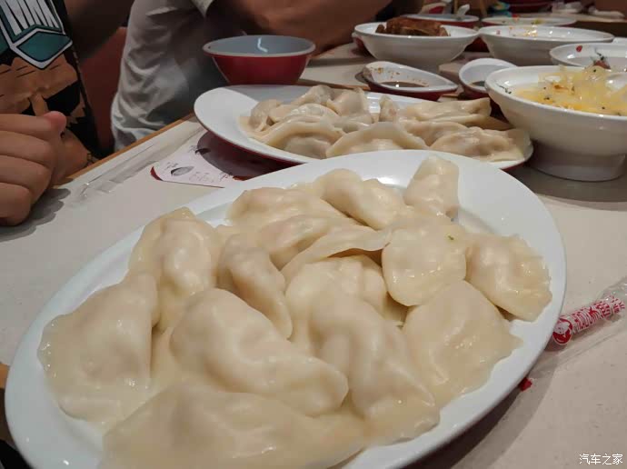 人车生活头伏吃饺子感受北方饮食习俗