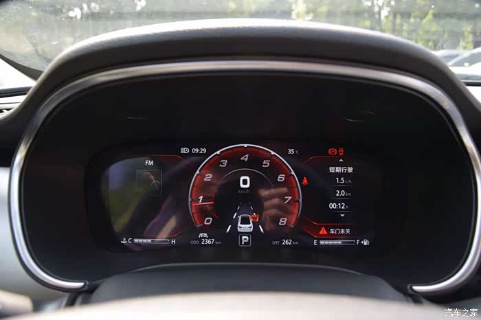 睿骋cc 全液晶仪表盘毫无意外地出现在上,10.