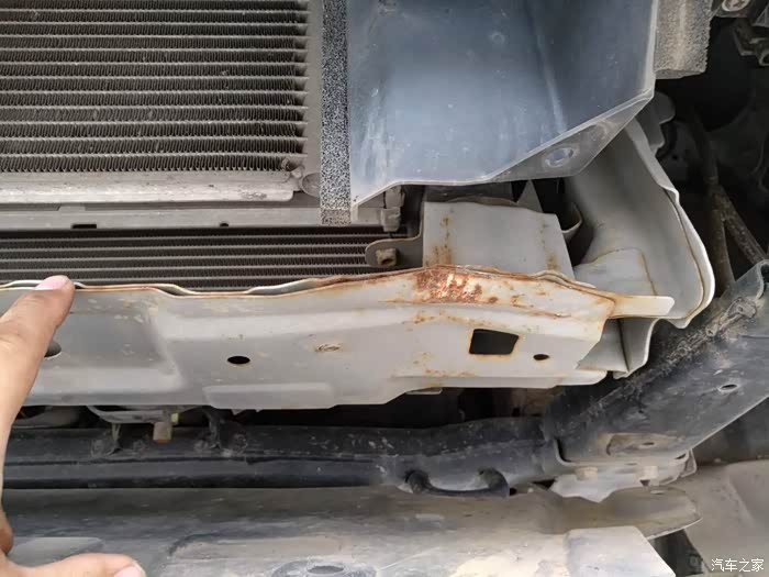 水箱框架磕碰变形用修吗