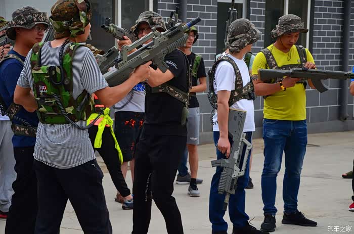 烟台帝豪gl车友会78真人cs场地中的热血青春