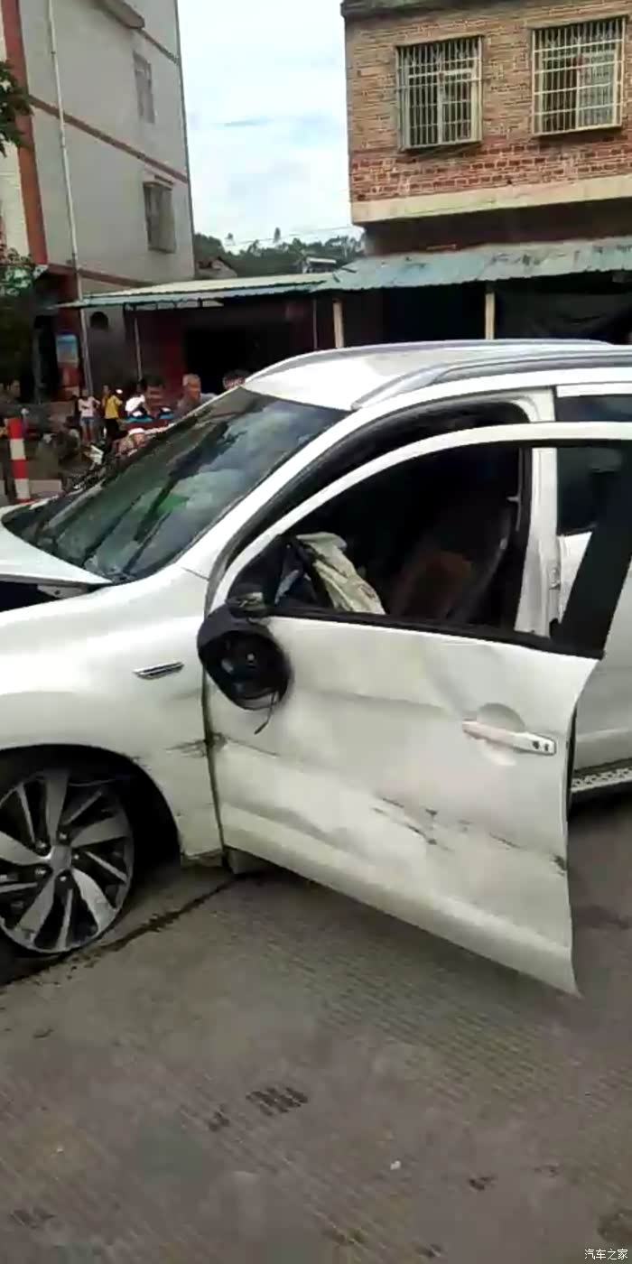 劲炫最强耐摔测试(事故)视频,suv必须三菱