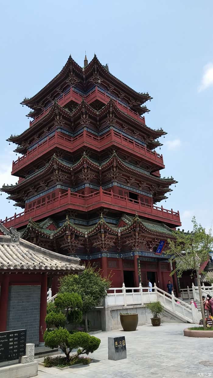 现代造的开封府据说原来的已经在包公湖底下