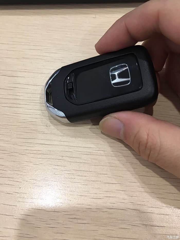 前方高能:七到十的转变,十代雅阁提车作业.