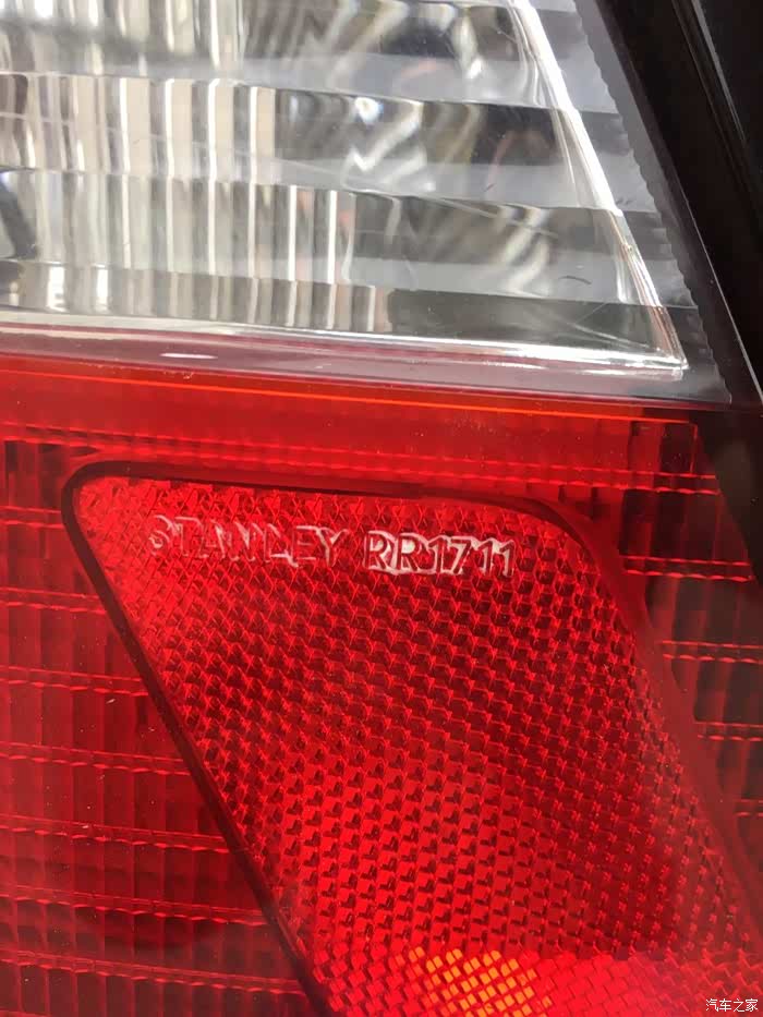 蓝瑟菱帅evo5.evo6尾灯